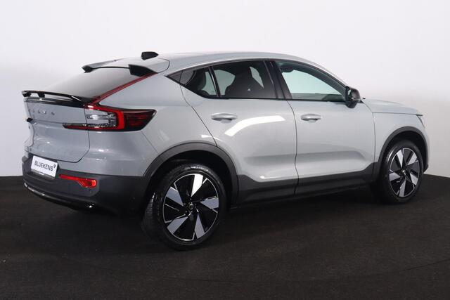 Volvo EC40 Extended Range Core 82 kWh - Panoramadak - IntelliSafe Assist & Surround - 360º Camera - Verwarmde voorstoelen, stuur & achterbank - Parkeersensoren voor & achter - Draadloze tel. lader - Warmtepomp - Extra getint glas - Elektr. inklapbare trekhaak - 19' 