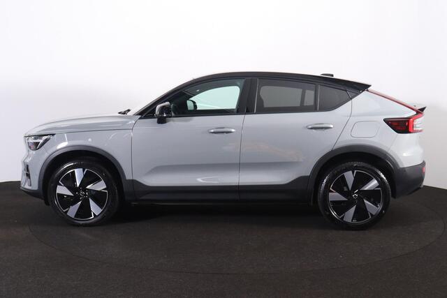 Volvo EC40 Performance Ultra Dark 82 kWh - Panoramadak - IntelliSafe Assist & Surround - 360º Camera - Harman/Kardon audio - Verwarmde voorstoelen, stuur & achterbank - Parkeersensoren voor & achter - Elektr. bedienb. voorstoelen met geheugen links - Draadloze tel. 