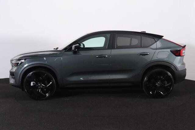 Volvo EC40 Single Motor Extended Range Plus Black Ed. 82 kWh - Panoramadak - IntelliSafe Assist & Surround - Parkeercamera achter - Verwarmde voorstoelen & stuur - Parkeersensoren voor & achter - Getint glas - Draadloze tel. lader - Warmtepomp - 22' LMV - Lederen be