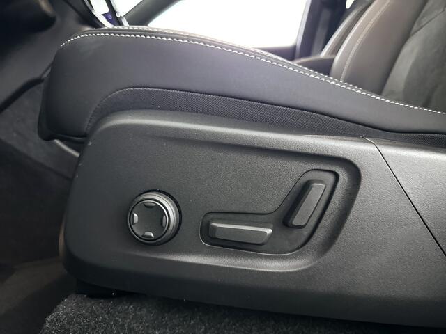 Volvo EC40 Single Motor Extended Range Ultra Black Ed. 82 kWh | Panoramadak | 360° camera | Harman Kardon | Stoel- en Stuurverwarming | Trekhaak