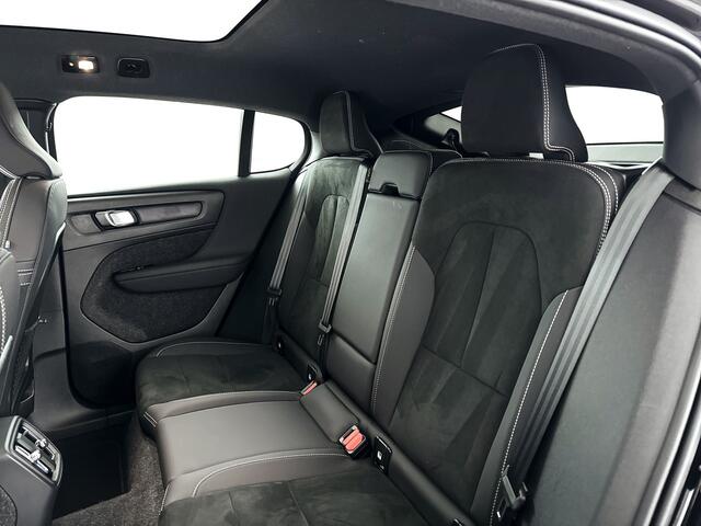 Volvo EC40 Single Motor Extended Range Ultra Black Ed. 82 kWh | Panoramadak | 360° camera | Harman Kardon | Stoel- en Stuurverwarming | Trekhaak