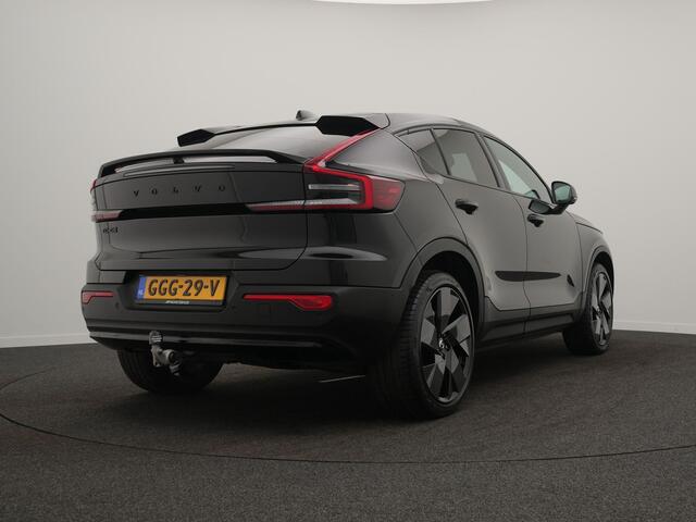 Volvo EC40 Single Motor Extended Range Ultra Black Edition 82 kWh - RIJKLAARPRIJS - Rondomzichtcamera - Panoramadak - Stoel- en Stuurverwarming! - Elektrisch Uitklapbare Trekhaak