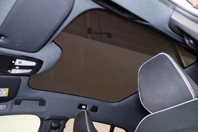 Volvo EC40 Performance Plus 82 kWh - Panoramadak - IntelliSafe Assist & Surround - 360º Camera - Verwarmde voorstoelen, stuur & achterbank - Parkeersensoren voor & achter - Elektr. bedienb. voorstoelen met geheugen links - Draadloze tel. lader - Warmtepomp - Extra g