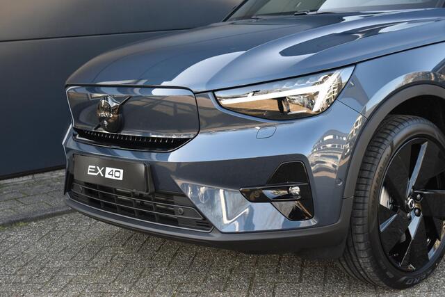 Volvo EC40 Twin Motor Ultra Black Edition 82 kWh | Demo Deal | 4WD | Elektrisch verstelbare voorstoelen | Verwarmbare voorstoelen en stuurwiel | Panoramisch dak | Contrasterend dak | 20 inch Black Lichtmetalen velgen | Google Navigatie | Warmtepomp | Harman Kardon P