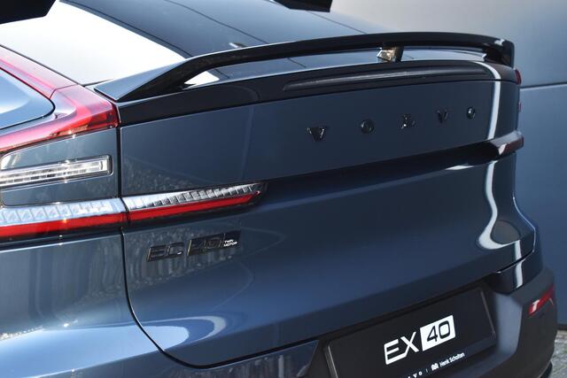 Volvo EC40 Twin Motor Ultra Black Edition 82 kWh | Demo Deal | 4WD | Elektrisch verstelbare voorstoelen | Verwarmbare voorstoelen en stuurwiel | Panoramisch dak | Contrasterend dak | 20 inch Black Lichtmetalen velgen | Google Navigatie | Warmtepomp | Harman Kardon P