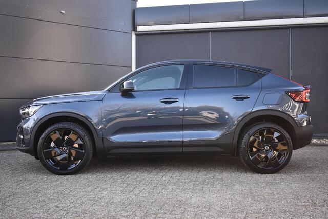 Volvo EC40 Twin Motor Ultra Black Edition 82 kWh | Demo Deal | 4WD | Elektrisch verstelbare voorstoelen | Verwarmbare voorstoelen en stuurwiel | Panoramisch dak | Contrasterend dak | 20 inch Black Lichtmetalen velgen | Google Navigatie | Warmtepomp | Harman Kardon P