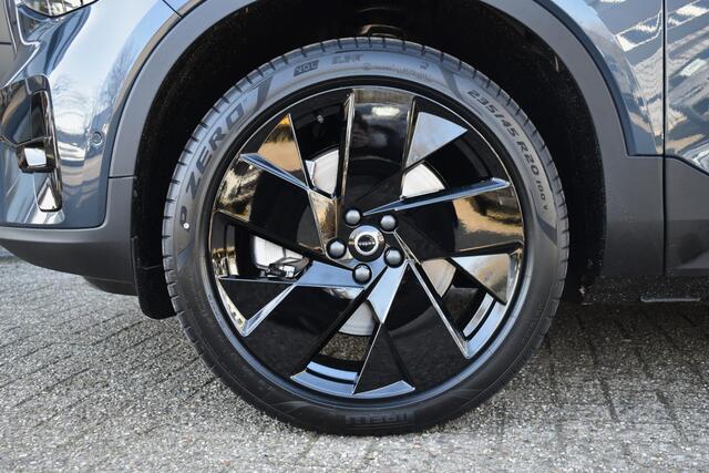 Volvo EC40 Twin Motor Ultra Black Edition 82 kWh | Demo Deal | 4WD | Elektrisch verstelbare voorstoelen | Verwarmbare voorstoelen en stuurwiel | Panoramisch dak | Contrasterend dak | 20 inch Black Lichtmetalen velgen | Google Navigatie | Warmtepomp | Harman Kardon P