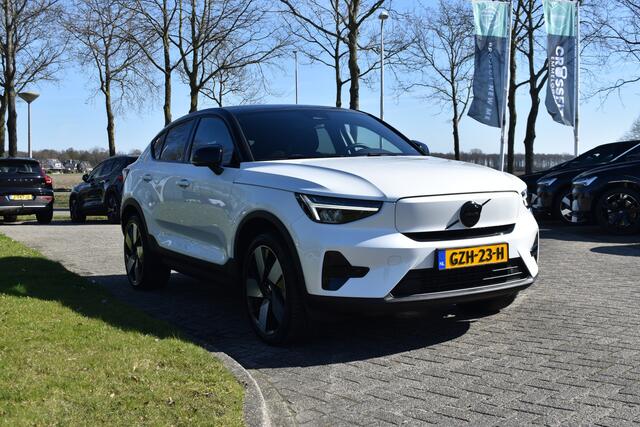 Volvo EC40 Extended Range Plus 82 kWh / Black Sheep pakket met zwart dak / Fjord Blue tapijt / 20" Velgen /