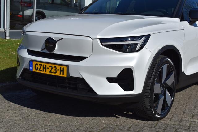 Volvo EC40 Extended Range Plus 82 kWh / Black Sheep pakket met zwart dak / Fjord Blue tapijt / 20" Velgen /