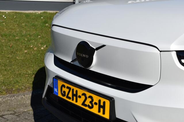 Volvo EC40 Extended Range Plus 82 kWh / Black Sheep pakket met zwart dak / Fjord Blue tapijt / 20" Velgen /