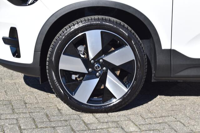 Volvo EC40 Extended Range Plus 82 kWh / Black Sheep pakket met zwart dak / Fjord Blue tapijt / 20" Velgen /
