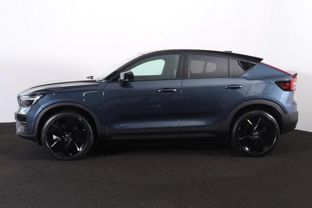 Volvo EC40 Single Motor Extended Range Ultra Black Ed. 82 kWh Intellisafe Assist & Surround - 360º Camera - Harman/Kardon audio - Verwarmde voorstoelen & stuur - Parkeersensoren voor & achter - Elektr. bedienb. voorstoelen met geheugen links - Draadloze tel. lader -