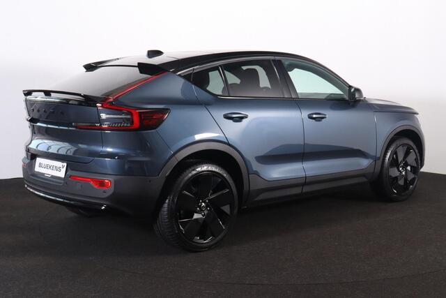 Volvo EC40 Single Motor Extended Range Ultra Black Ed. 82 kWh Intellisafe Assist & Surround - 360º Camera - Harman/Kardon audio - Verwarmde voorstoelen & stuur - Parkeersensoren voor & achter - Elektr. bedienb. voorstoelen met geheugen links - Draadloze tel. lader -