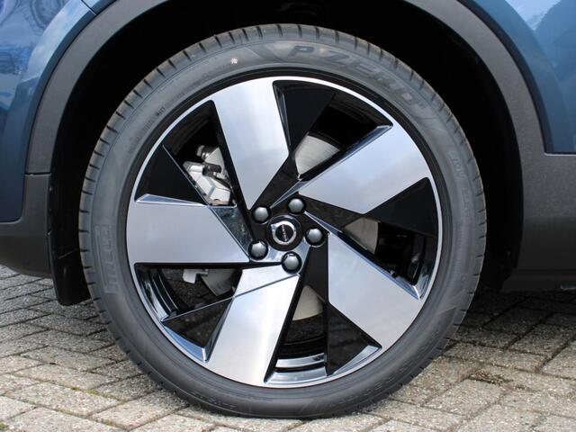 Volvo EC40 Single Motor Extended Range Plus Europa Automaat / Dak Glossy Black / 20" velgen / Privacy Glass / Microtech Nubuck bekleding