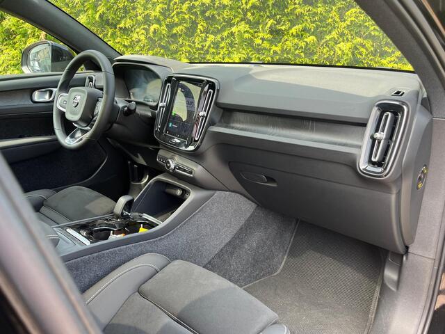 Volvo EC40 Single Motor Extended Range Plus 82 kWh | Donker getinte ramen | Trekhaak