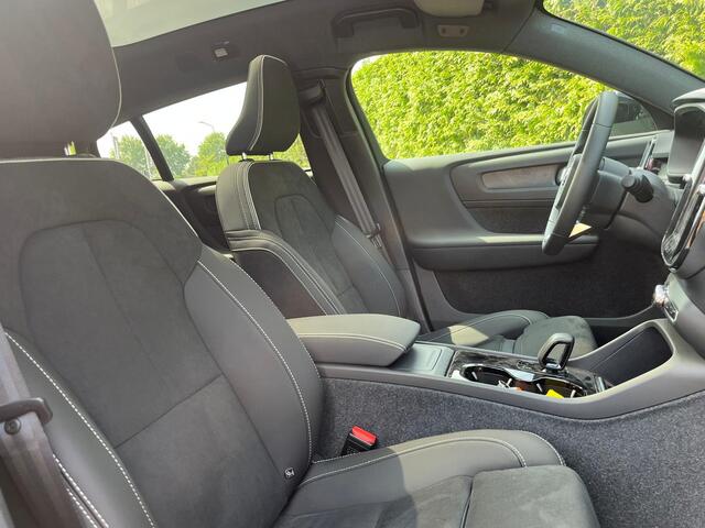 Volvo EC40 Single Motor Extended Range Plus 82 kWh | Donker getinte ramen | Trekhaak