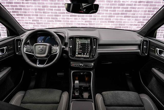 Volvo EC40 Single Motor Extended Range Ultra Europa Black Editon | Adaptieve Cruise Control | BLIS | Panoramadak | Harman / Kardon | Nubuck | 360 Camera | 20" | Memory | Elektrische Stoelen | Stoelverwarming voor & achter | Stuuverwarming |