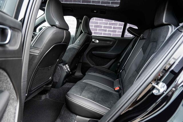 Volvo EC40 Single Motor Extended Range Ultra Europa Black Editon | Adaptieve Cruise Control | BLIS | Panoramadak | Harman / Kardon | Nubuck | 360 Camera | 20" | Memory | Elektrische Stoelen | Stoelverwarming voor & achter | Stuuverwarming |