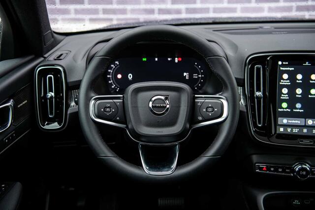 Volvo EC40 Single Motor Extended Range Ultra Europa Black Editon | Panoramadak | Keyless | Harman Kardon Audio | Elektrische Achterklep | 360 camera | Stoel-/Stuurverwarming | Adaptieve Cruise | Getint Glas | Luxe Bekleding |