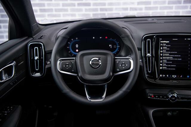 Volvo EC40 Single Motor Plus Black Edition Europa 70 kWh | Panoramadak | Parkeer Camera | Adaptieve Cruise Control | Harman/Kardon | Achterbank Verwarming | Warmtepomp |