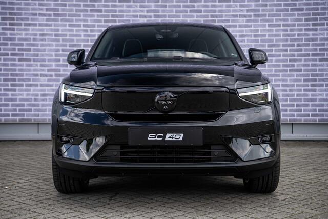 Volvo EC40 Single Motor Plus Black Edition Europa 70 kWh | Panoramadak | Parkeer Camera | Adaptieve Cruise Control | Harman/Kardon | Achterbank Verwarming | Warmtepomp |