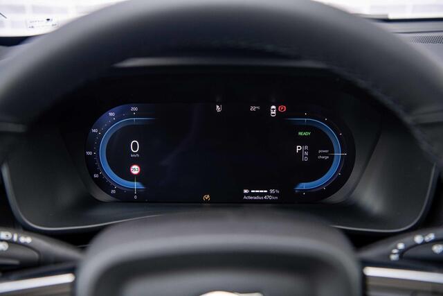 Volvo EC40 Single Motor Plus Black Edition Europa 70 kWh | Panoramadak | Parkeer Camera | Adaptieve Cruise Control | Harman/Kardon | Achterbank Verwarming | Warmtepomp |