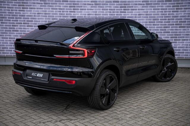 Volvo EC40 Single Motor Plus Black Edition Europa 70 kWh | Panoramadak | Parkeer Camera | Adaptieve Cruise Control | Harman/Kardon | Achterbank Verwarming | Warmtepomp |