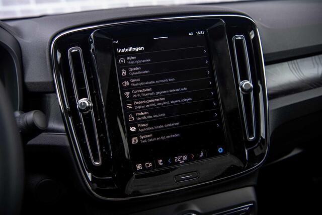 Volvo EC40 Single Motor Plus Black Edition Europa 70 kWh | Panoramadak | Parkeer Camera | Adaptieve Cruise Control | Harman/Kardon | Achterbank Verwarming | Warmtepomp |