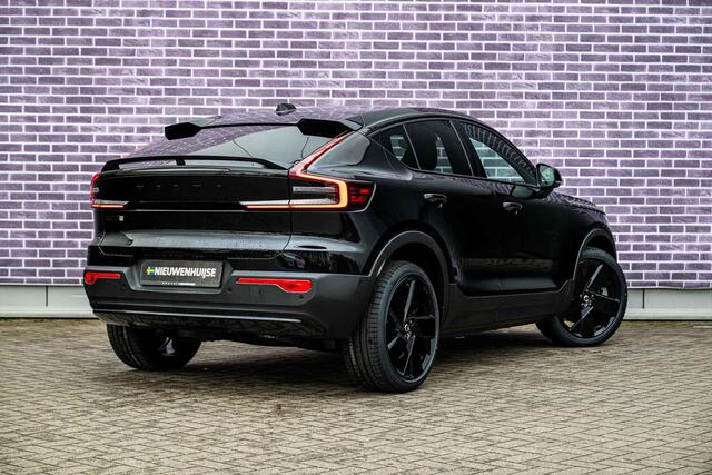 Volvo EC40 Single Motor Extended Range Ultra Europa Black Editon | Adaptieve Cruise Control | BLIS | Panoramadak | Harman / Kardon | Nubuck | 360 Camera | 20" | Memory | Elektrische Stoelen | Stoelverwarming voor & achter | Stuurverwarming |