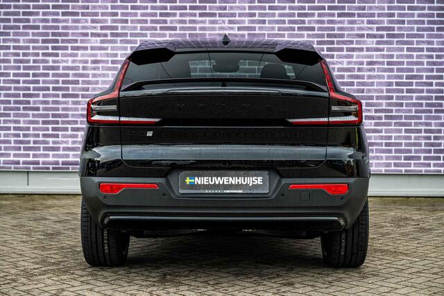 Volvo EC40 Single Motor Extended Range Ultra Europa Black Editon | Adaptieve Cruise Control | BLIS | Panoramadak | Harman / Kardon | Nubuck | 360 Camera | 20" | Memory | Elektrische Stoelen | Stoelverwarming voor & achter | Stuurverwarming |