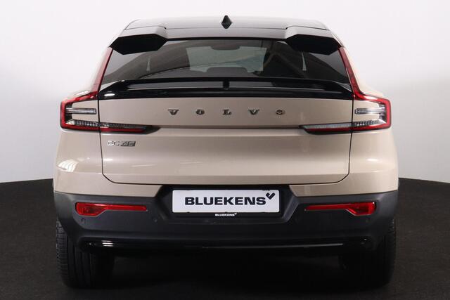 Volvo EC40 Performance Ultra 82 kWh - Panoramadak - IntelliSafe Assist & Surround - 360º Camera - Harman/Kardon audio - Verwarmde voorstoelen, stuur & achterbank - Parkeersensoren voor & achter - Elektr. bedienb. voorstoelen met geheugen links - Draadloze tel. lader