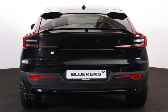 Volvo EC40 Performance Ultra Black Edition 82 kWh - Panoramadak - IntelliSafe Assist & Surround - 360º Camera - Harman/Kardon audio - Verwarmde voorstoelen, stuur & achterbank - Parkeersensoren voor & achter - Elektr. bedienb. voorstoelen met geheugen links - Draadl