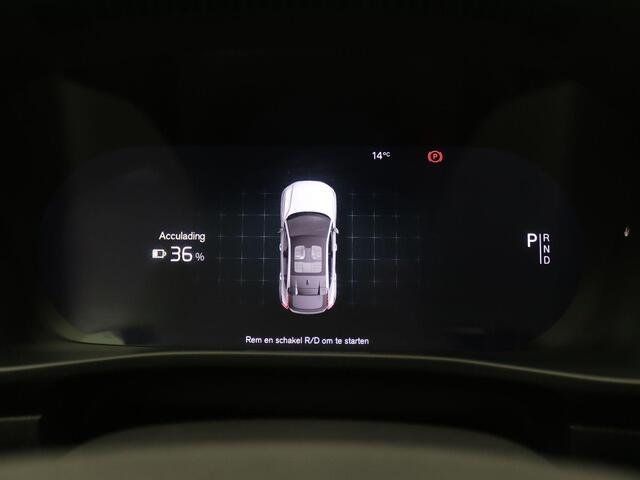 Volvo EC40 Recharge Twin Ultimate 78 kWh 408PK Aut. SOH 92,15%, Panoramadak, Trekhaak, Harman Kardon Audio, Achteruitrijcamera, 20" LM Velgen, Memorystoel, Elektr. Achterklep, Stoel-Stuurverwarming, Adaptieve Cruise Controle