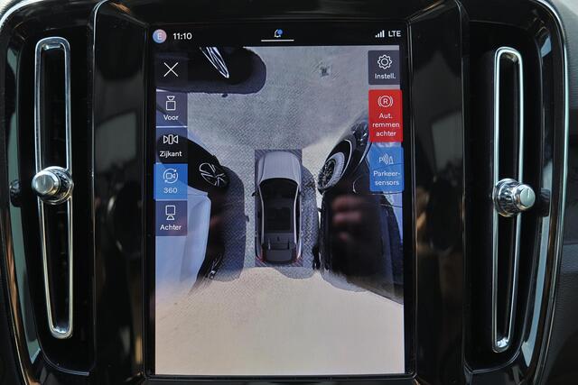 Volvo EC40 Performance Ultra 82 kWh - Panoramadak - IntelliSafe Assist & Surround - 360º Camera - Harman/Kardon audio - Adaptieve LED koplampen - Verwarmde voorstoelen, stuur & achterbank - Parkeersensoren voor & achter - Elektr. bedienb. voorstoelen met geheugen li