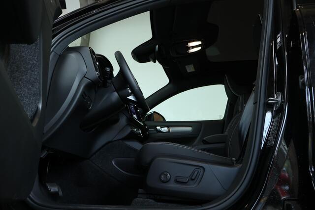 Volvo EC40 Single Motor Extended Range Plus 82 kWh | Panoramadak | Stoelverwarming | Stuurwielverwarming | Parkeercamera | Parkeersensoren voor + achter | Google Infotainment | 20'' Lichtmetalen velgen