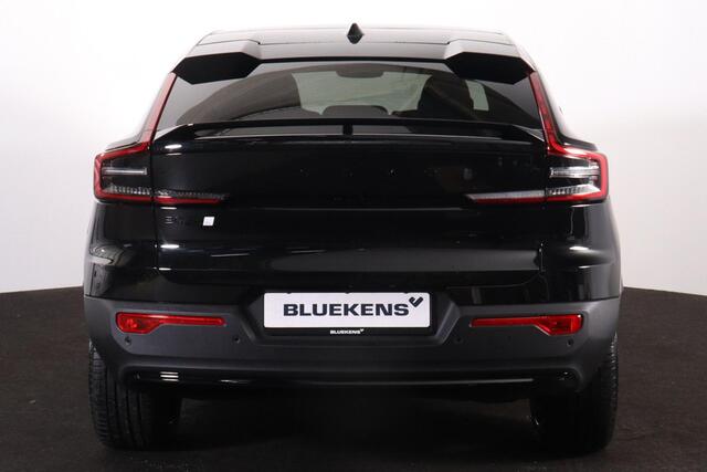 Volvo EC40 Performance Ultra Black Edition 82 kWh - Panoramadak - IntelliSafe Assist & Surround - 360º Camera - Harman/Kardon audio - Verwarmde voorstoelen, stuur & achterbank - Parkeersensoren voor & achter - Elektr. bedienb. voorstoelen met geheugen links - Draadloze tel. lader - Warmtepomp - 20' LMV