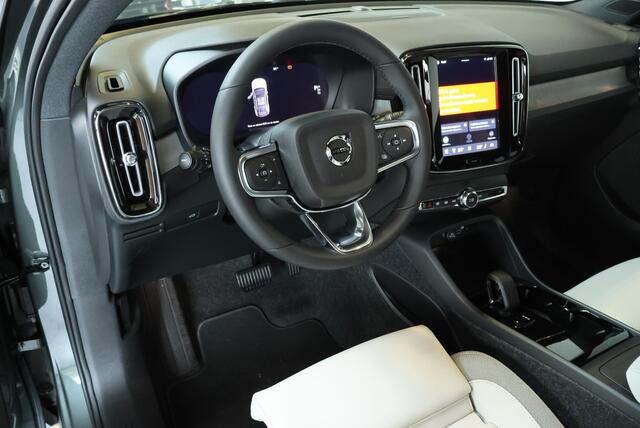 Volvo EC40 Single Motor Extended Range Ultra Europa 82 kWh | Extra Getint Glas | Panoramadak | Harman Kardon Premium Audio | Elektrisch Verstelbare Voorstoelen | Stoel/Stuurverwarming |