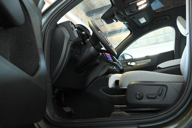 Volvo EC40 Single Motor Extended Range Ultra Europa 82 kWh | Extra Getint Glas | Panoramadak | Harman Kardon Premium Audio | Elektrisch Verstelbare Voorstoelen | Stoel/Stuurverwarming |