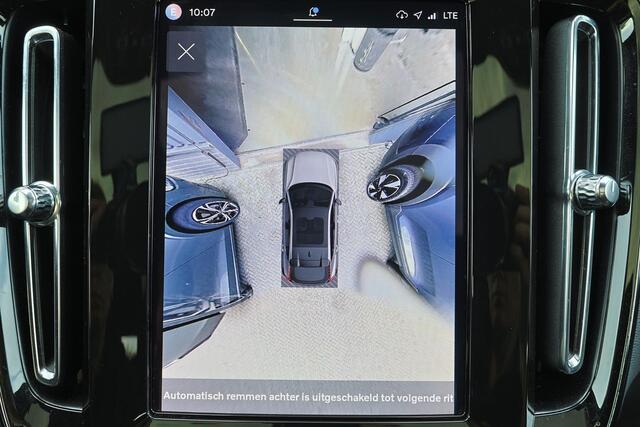 Volvo EC40 Extended Range Plus Black Ed. 82 kWh - Panoramadak - IntelliSafe Assist & Surround - 360º Camera - Verwarmde voorstoelen, stuur & achterbank - Parkeersensoren voor & achter - Elektr. bedienb. bestuurdersstoel met geheugen - Draadloze tel. lader - Extra getint glas - 20' LMV – foto 9