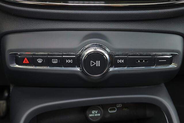 Volvo EC40 Extended Range Plus Black Ed. 82 kWh - Panoramadak - IntelliSafe Assist & Surround - 360º Camera - Verwarmde voorstoelen, stuur & achterbank - Parkeersensoren voor & achter - Elektr. bedienb. bestuurdersstoel met geheugen - Draadloze tel. lader - Extra getint glas - 20' LMV – foto 10