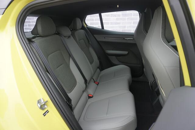 Volvo EX30 Single Motor Extended Range Plus 69 kWh | Nieuw Binnen | Subsidie | Adaptive cruise controle | Google | Harman/Kardon |