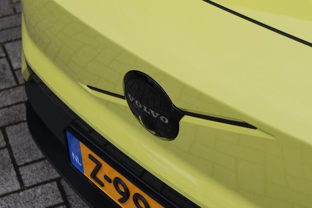 Volvo EX30 Single Motor Extended Range Ultra 69 kWh | 20'' Heico wielen| Iron Mark Hoogglans zwart| VOLVO letters achter hoogglans zwart| Harman Kardon audiosysteem| 360* camera met 3D beeldweergave| Elektrisch bedienbare voorstoelen| Verwarmbare voorstoelen| Stuurw