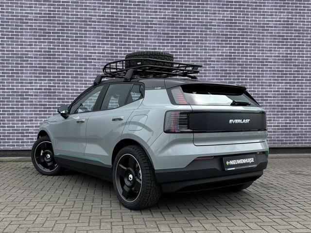 Volvo EX30 Single Motor Extended Range Plus | EVERLAST OUTLAND EDITION | 19" OFF ROAD velgen | Trekhaak | Stoel/stuurverwarming |