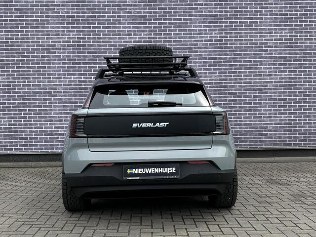 Volvo EX30 Single Motor Extended Range Plus | EVERLAST OUTLAND EDITION | 19" OFF ROAD velgen | Trekhaak | Stoel/stuurverwarming |