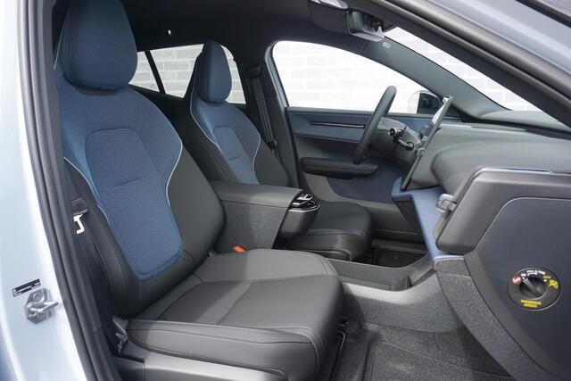 Volvo EX30 Single Motor Extended Range Plus 69 kWh | Subsidie | Adaptive cruise controle | Google | Harman/Kardon | Stoel / Stuur verwarming |