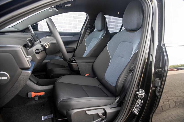 Volvo EX30 Single Extended Range Plus - SNEL LEVERBAAR, OUDE PRIJS! - | Keyless entry | Wamtepomp | Stoel-/stuurverwarming | Extra getint glas