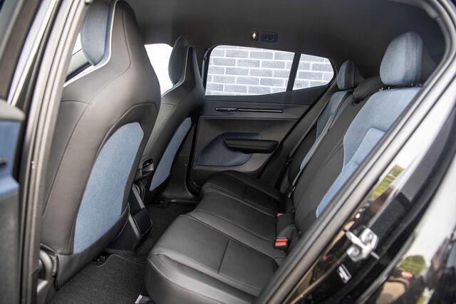 Volvo EX30 Single Extended Range Plus - SNEL LEVERBAAR, OUDE PRIJS! - | Keyless entry | Wamtepomp | Stoel-/stuurverwarming | Extra getint glas