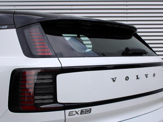 Volvo EX30 Single Motor Extended Range Plus Automaat / Climate Pack / Harman Kardon / Google Maps / SEPP Subsidie van toepassing**