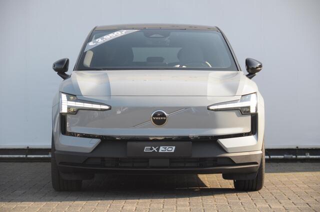 Volvo EX30 Single Motor 272PK Automaat Extended Range Plus : Adaptieve cruise control / SEPP-Subsidie / BLIS / Parkeersensoren met camera / Elektrische achterklep / 19" velgen / getint glas / Stoel en stuurwielverwarming / Google infotainment / Keyless entry