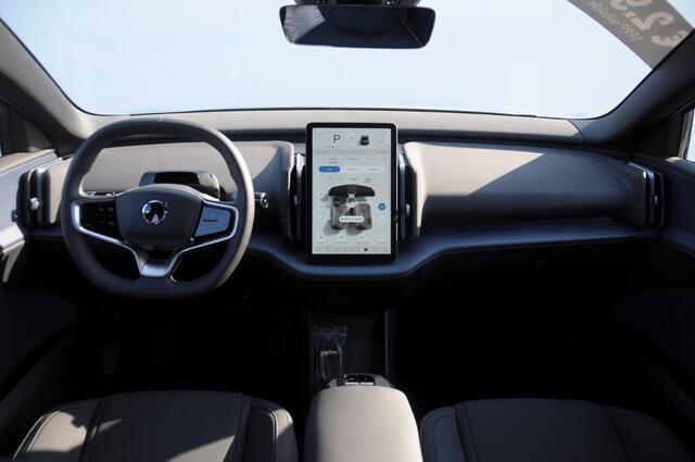 Volvo EX30 Single Motor 272PK Automaat Extended Range Plus : Adaptieve cruise control / SEPP-Subsidie / BLIS / Parkeersensoren met camera / Elektrische achterklep / 19" velgen / getint glas / Stoel en stuurwielverwarming / Google infotainment / Keyless entry